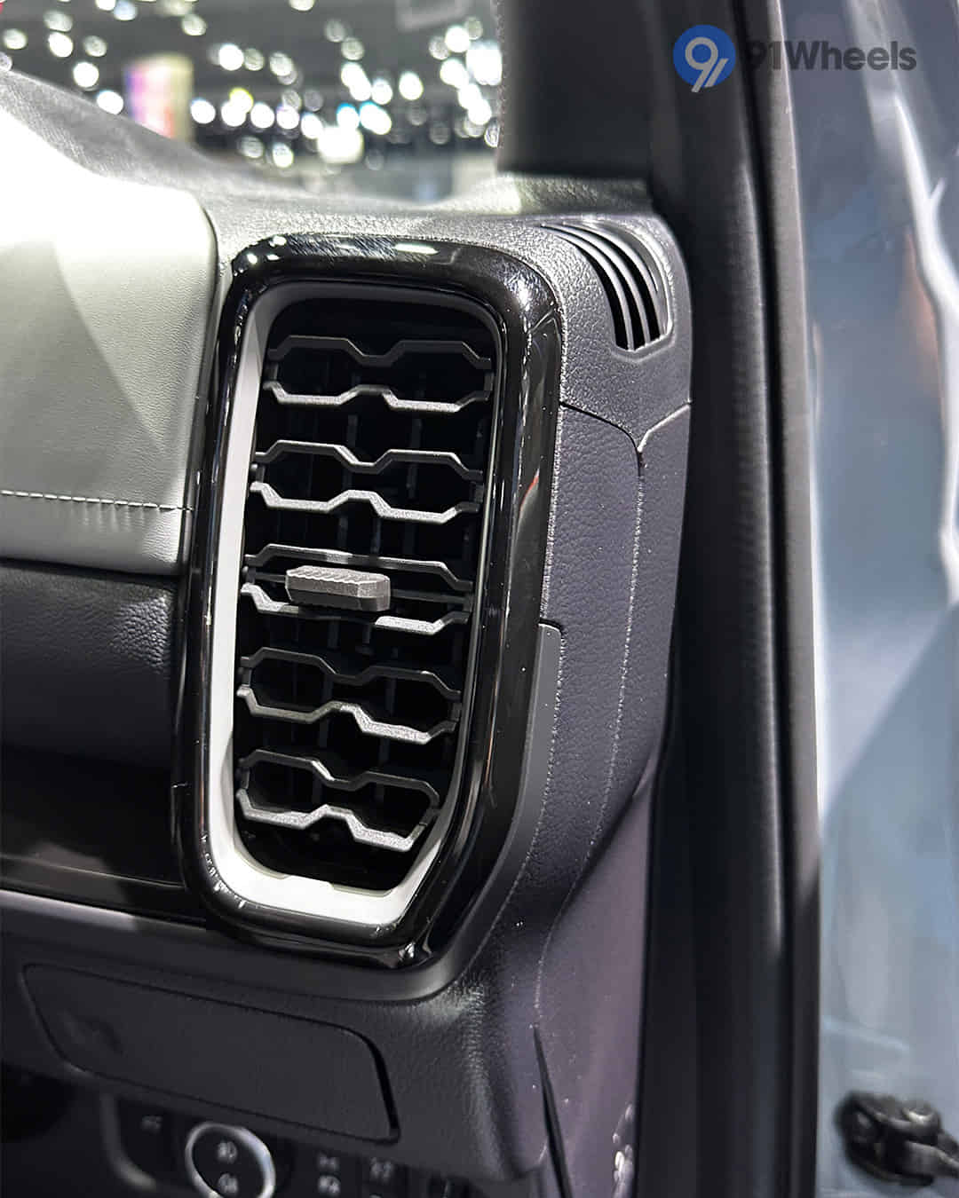Right Side Air Vents Right Side Air Vents
