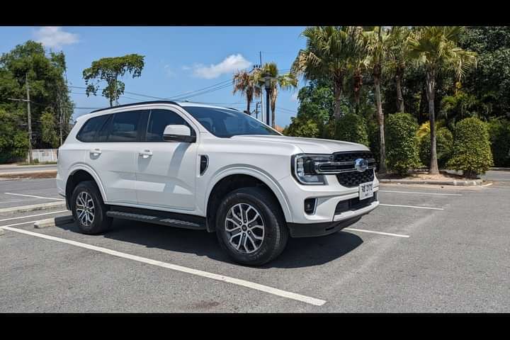 Ford Endeavour 2025 Right Front Three Quarter