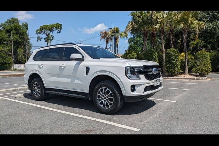 Ford Endeavour 2025 Right Front Three Quarter