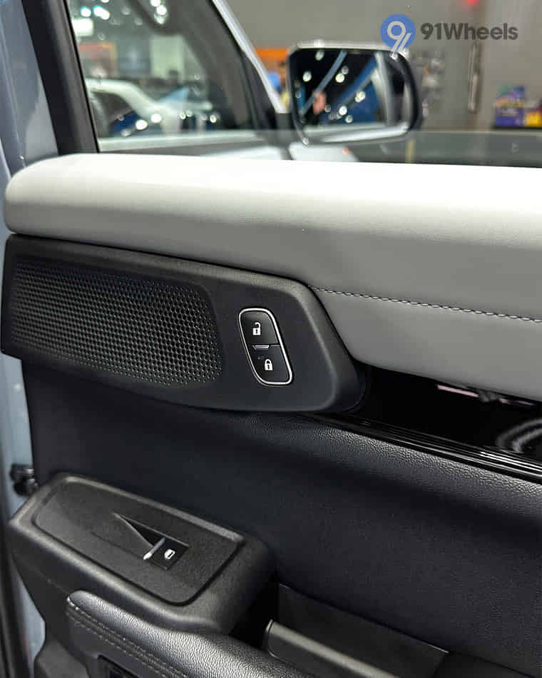 Infotainment & Charging - 3 Infotainment & Charging - 3