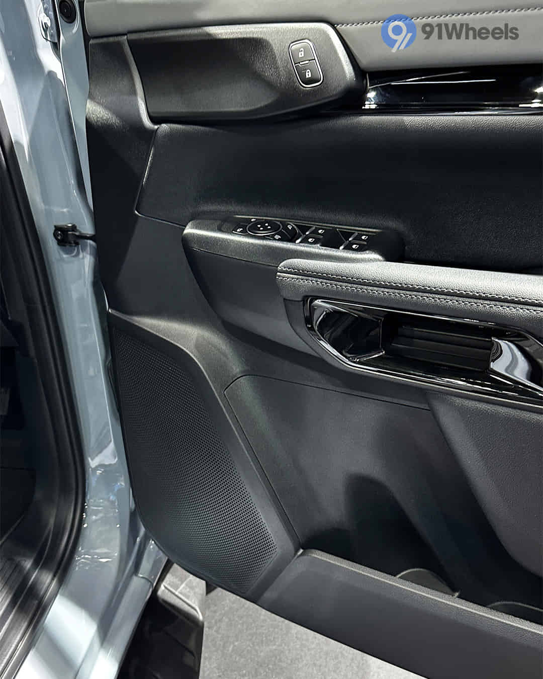 Front Speakers Front Speakers