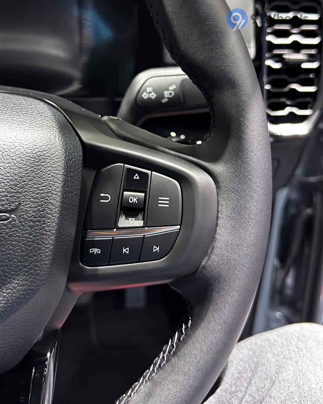 Right Steering Mounted Controls Right Steering Mounted Controls