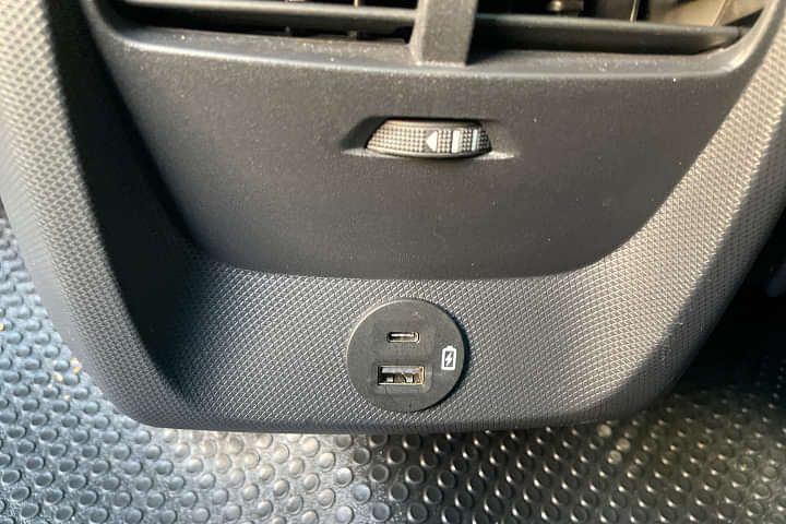 Ford Mustang Mach-E USB Port/Power Socket/Wireless Charging