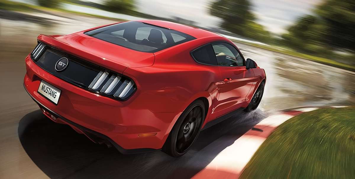 Ford Mustang 2020-2021 Driving Shot