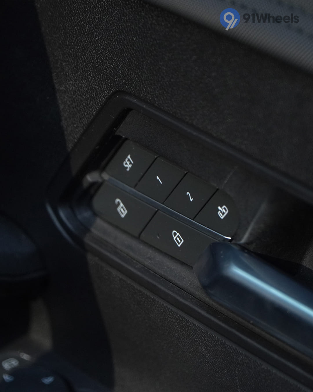 Dashboard & Front Cabin - 4 Dashboard & Front Cabin - 4