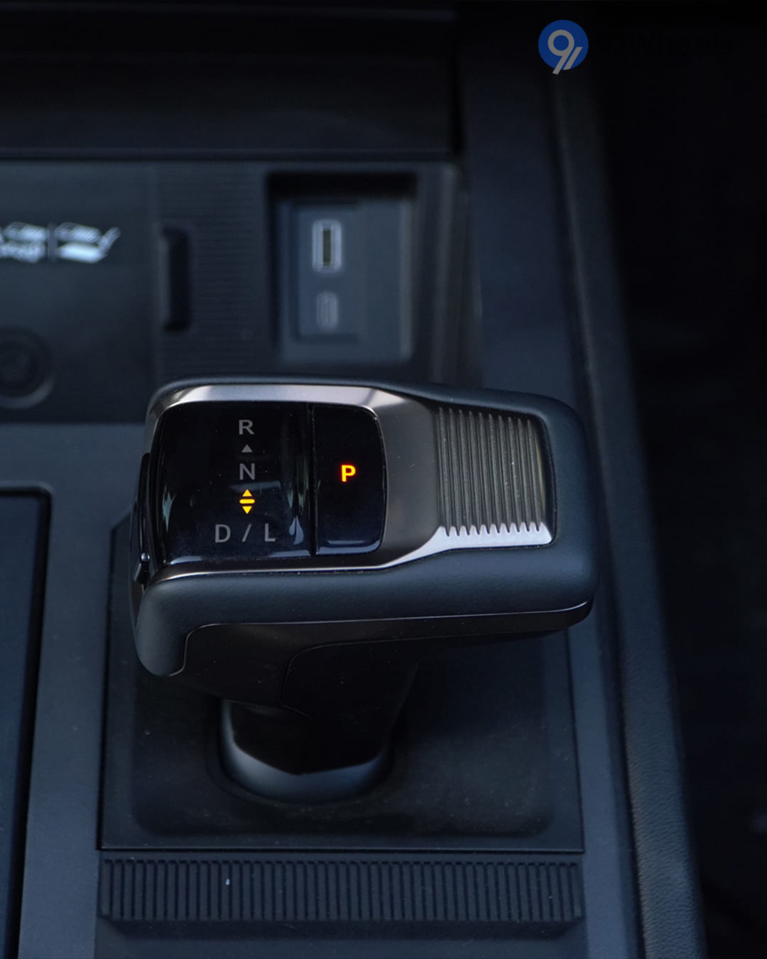 Dashboard & Front Cabin - 6 Dashboard & Front Cabin - 6