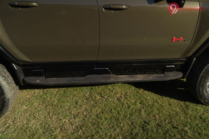 GMC Hummer EV Foot Board
