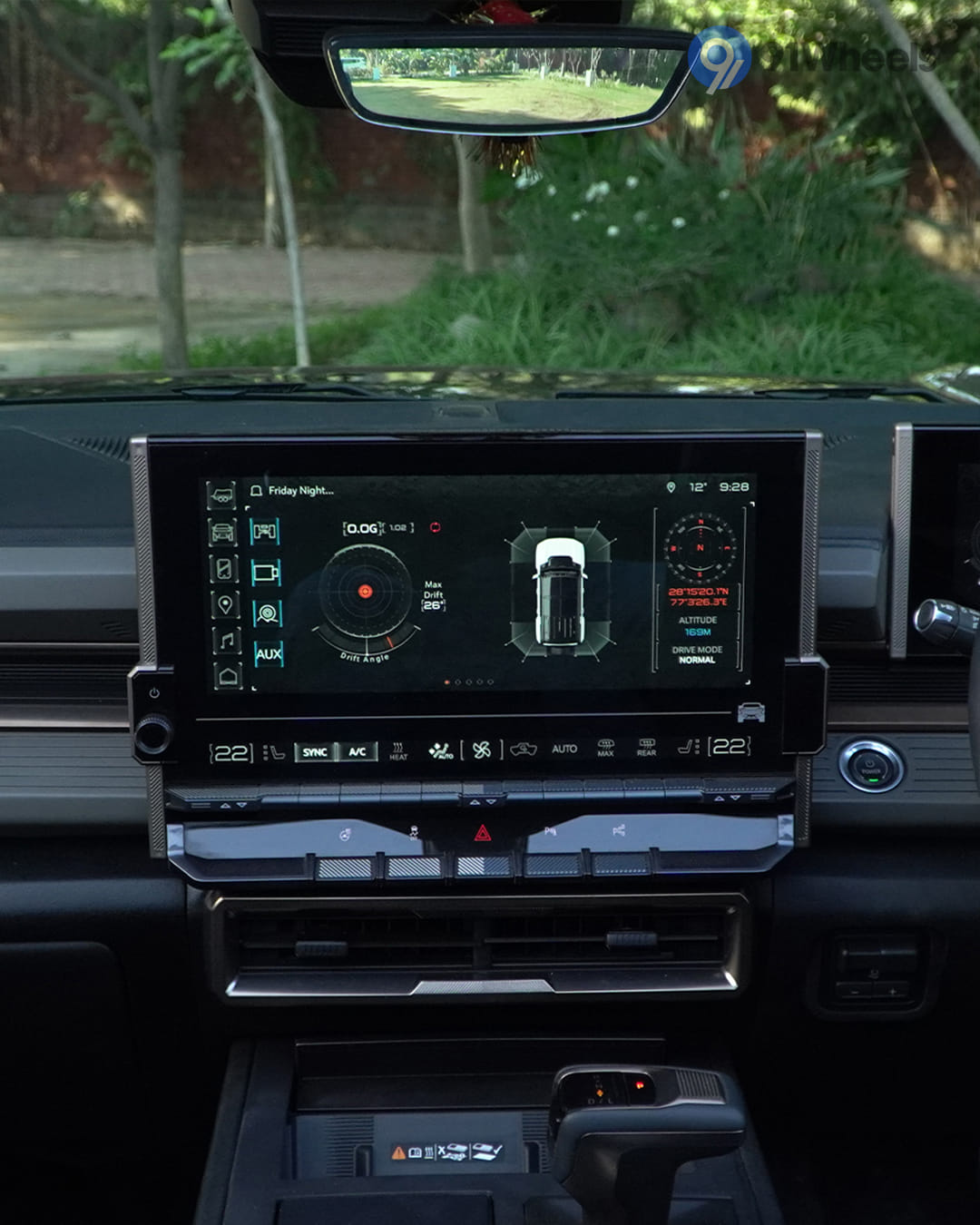 Dashboard & Front Cabin - 2 Dashboard & Front Cabin - 2