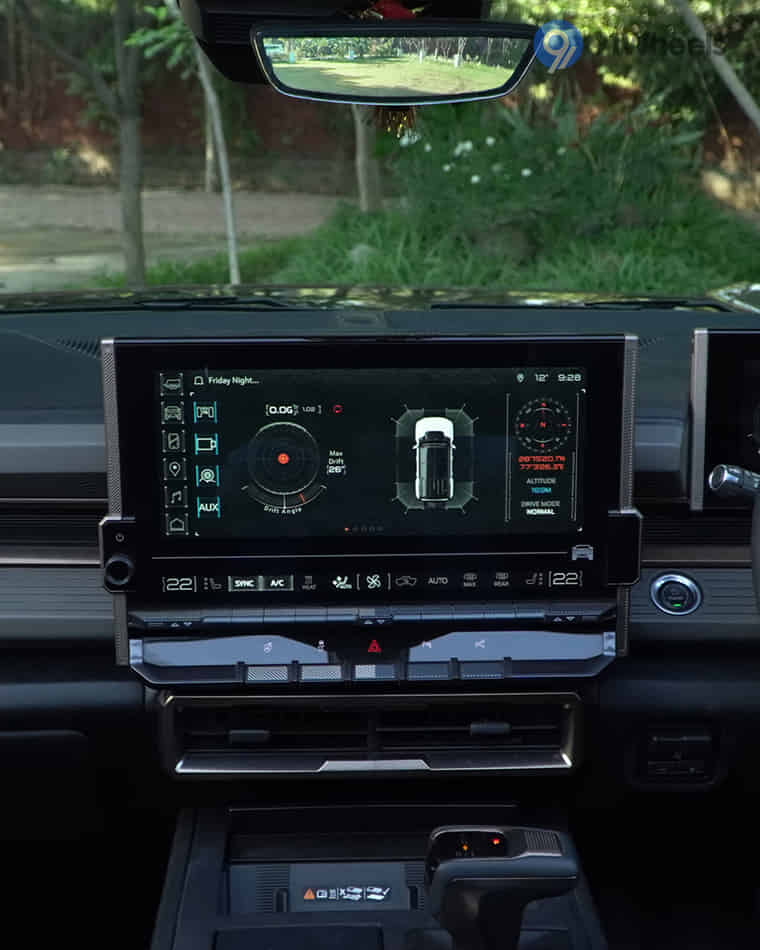 Dashboard & Front Cabin - 3