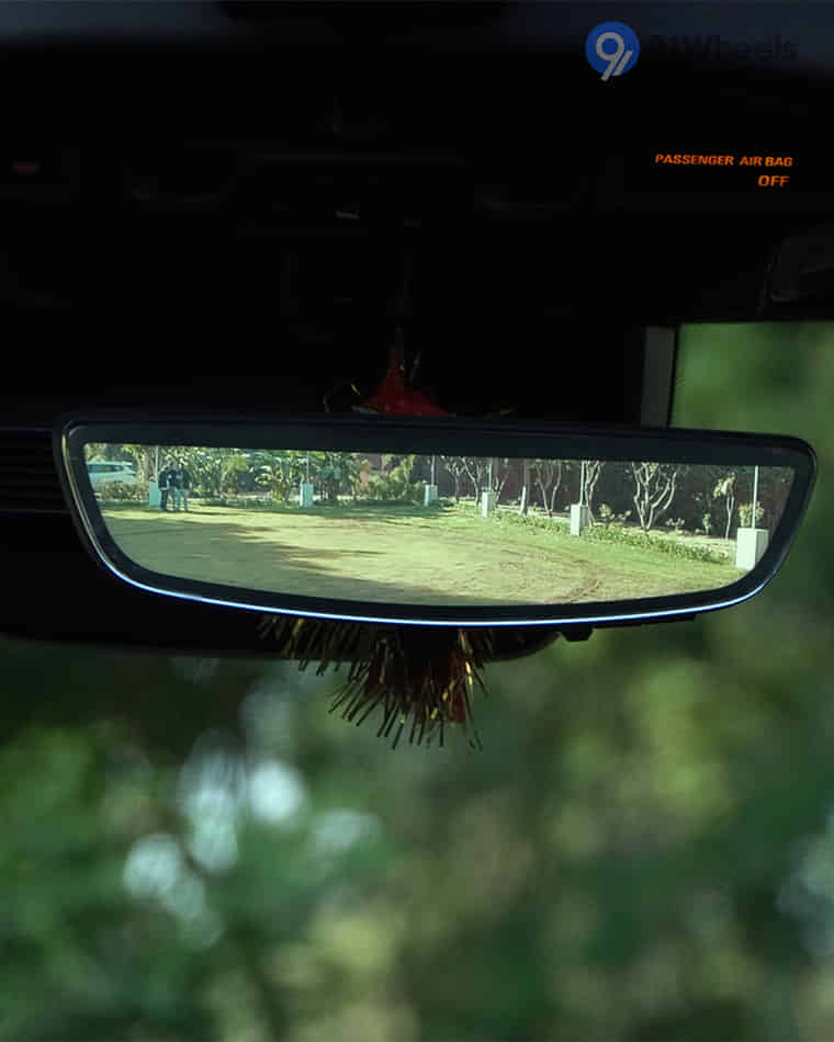 Dashboard & Front Cabin - 11