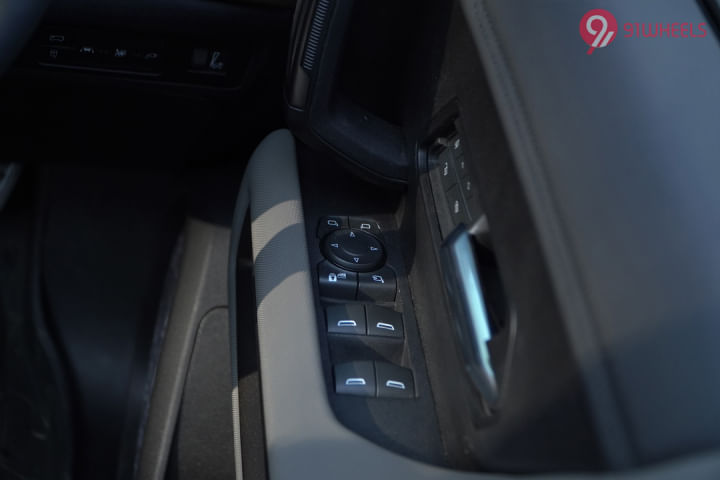 GMC Hummer EV Outer Rear View Mirror ORVM Controls