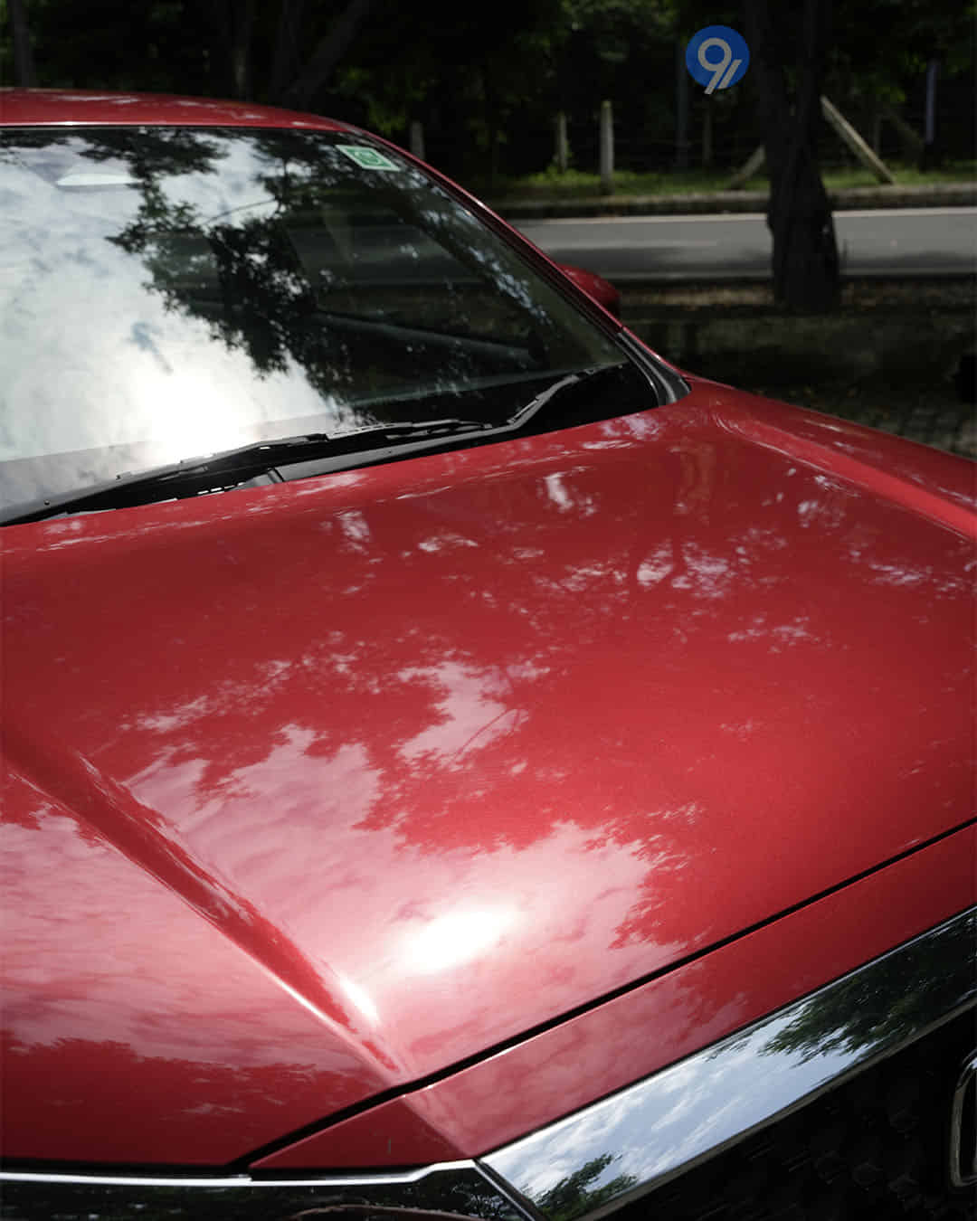 Closed Hood / Bonnet Closed Hood / Bonnet