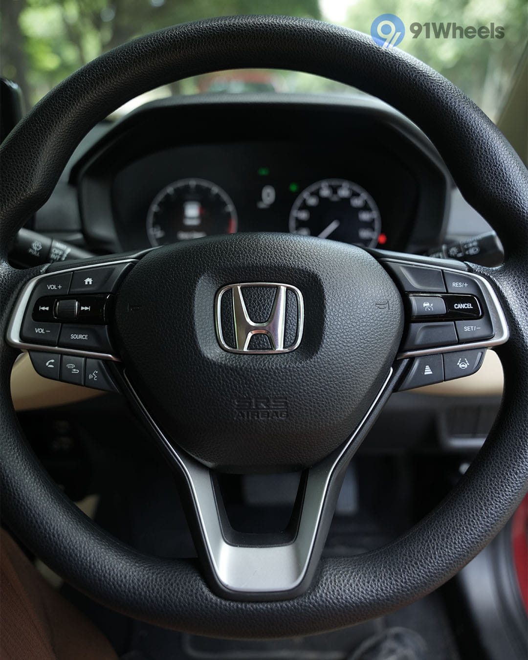 Dashboard & Front Cabin - 4