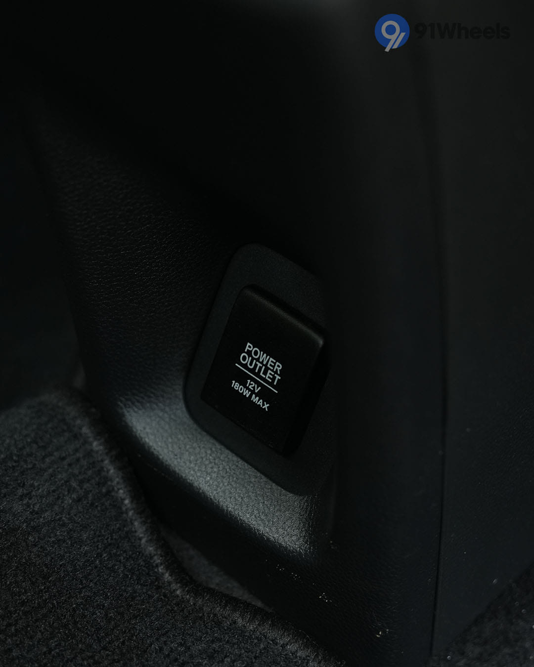 Infotainment & Charging - 4