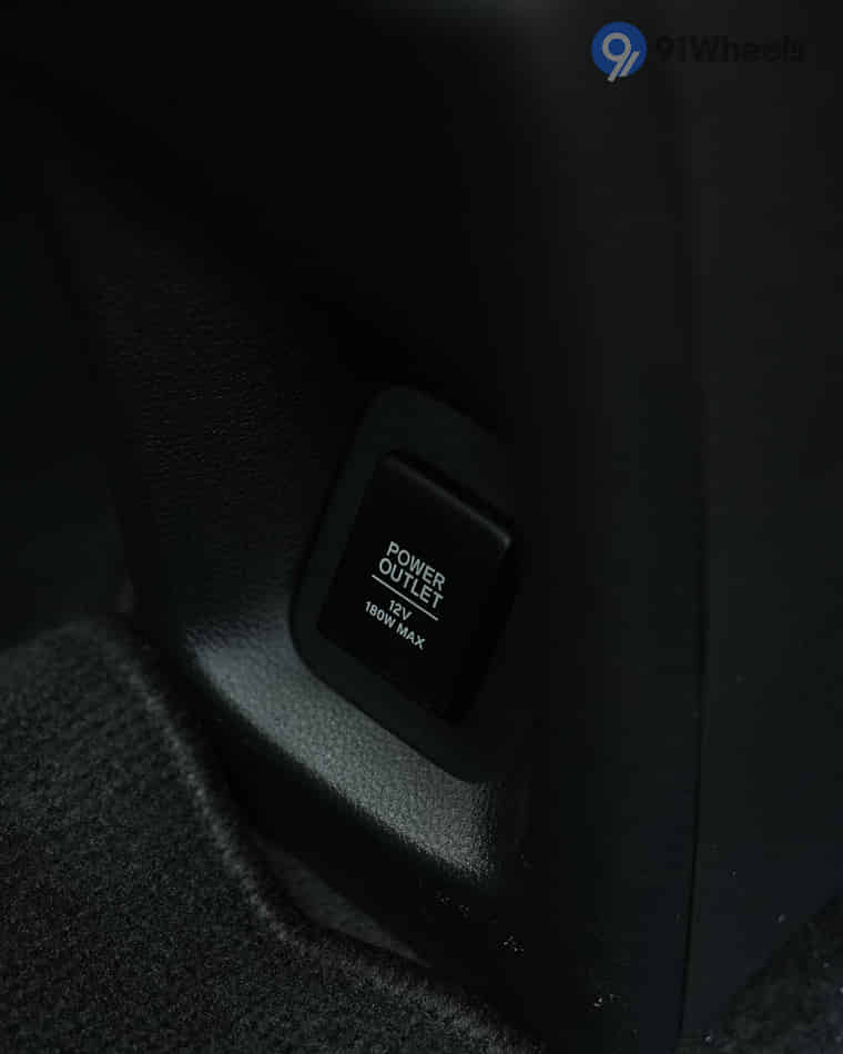 Infotainment & Charging - 4 Infotainment & Charging - 4