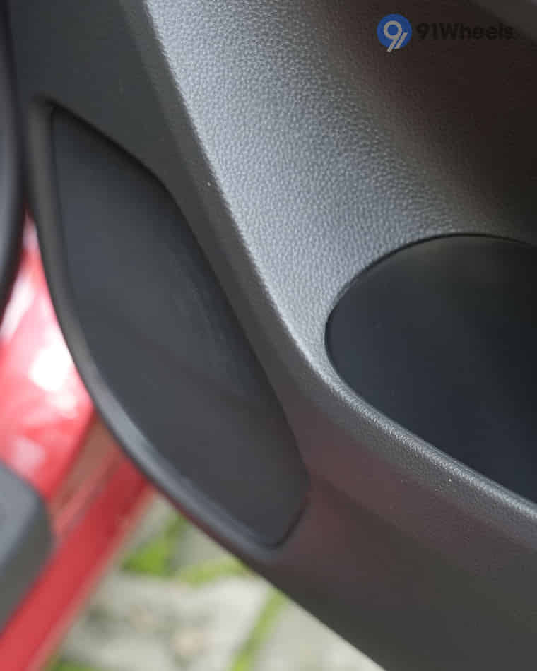 Infotainment & Charging - 2 Infotainment & Charging - 2