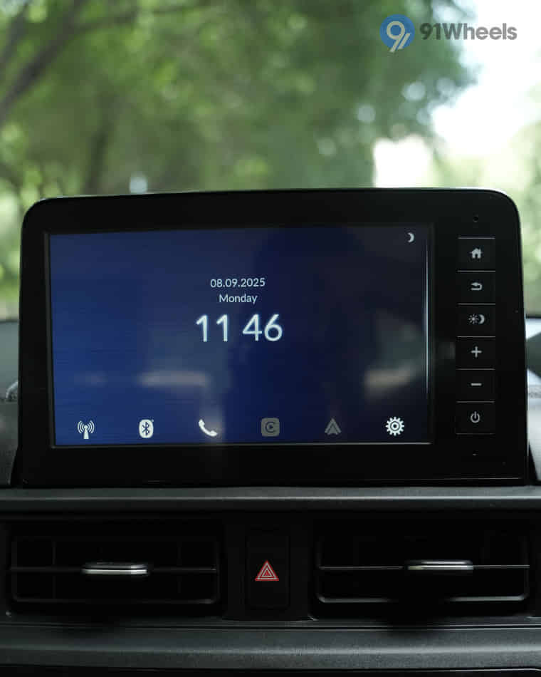 Dashboard & Front Cabin - 8 Dashboard & Front Cabin - 8