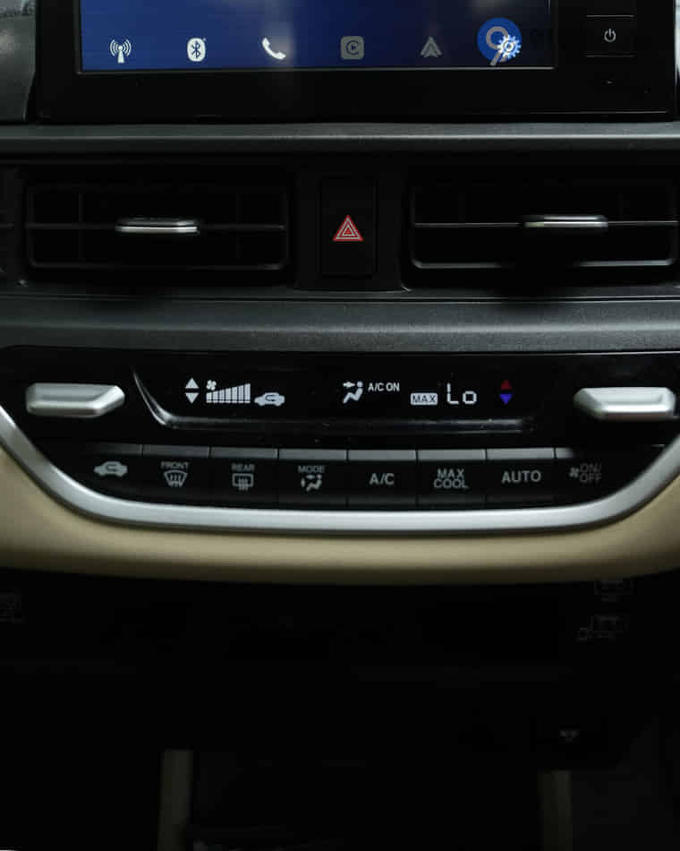 Dashboard & Front Cabin - 9 Dashboard & Front Cabin - 9