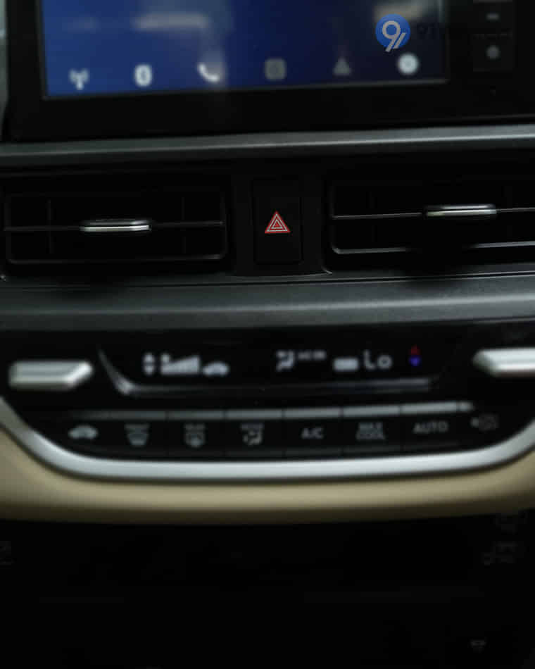 Dashboard & Front Cabin - 3 Dashboard & Front Cabin - 3