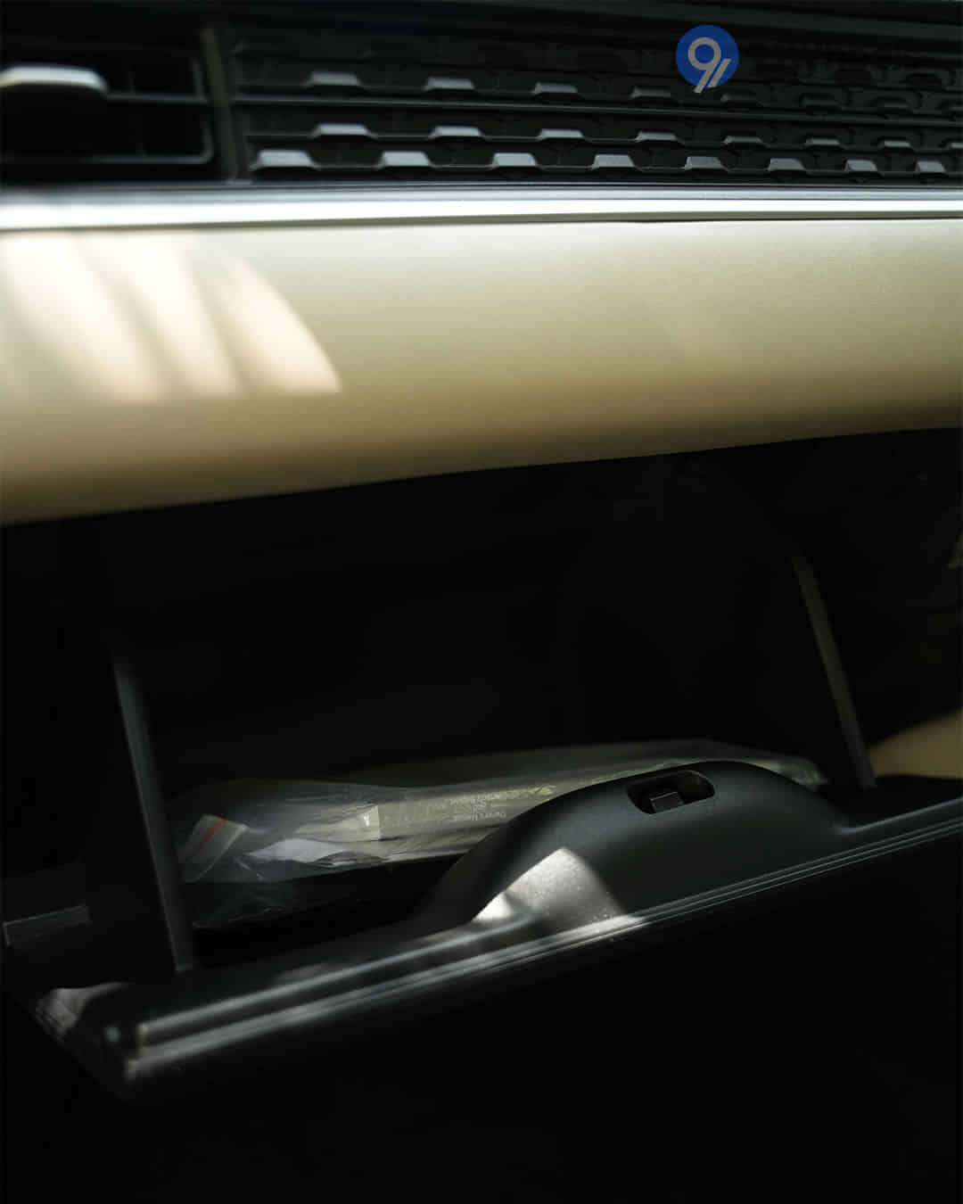 Glove Box Glove Box
