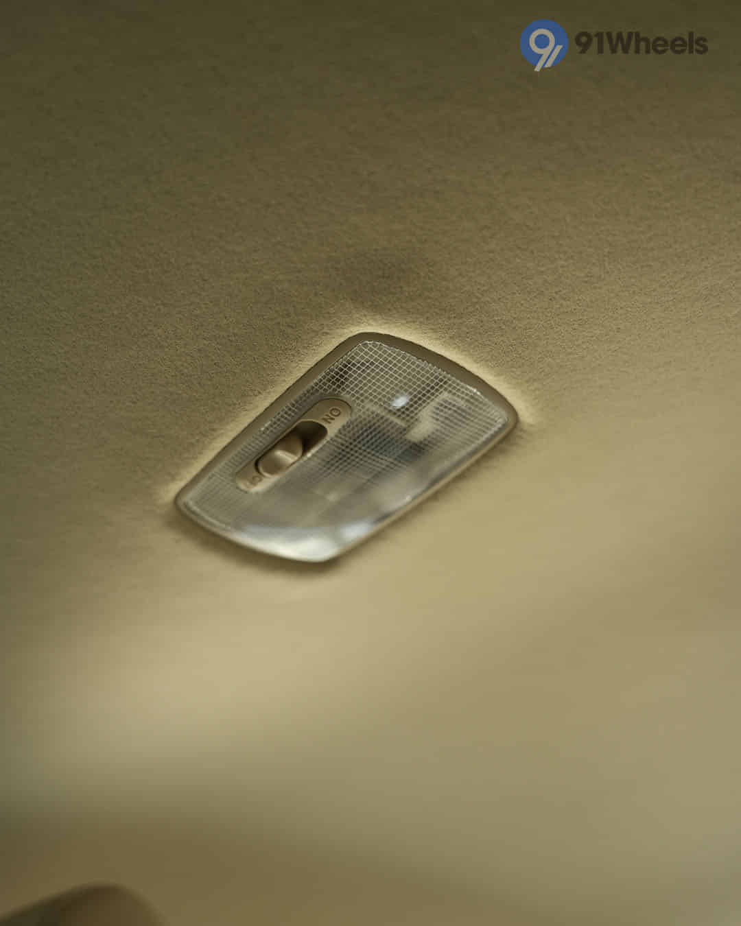 Rear Row Roof Mounted Cabin Lamps Rear Row Roof Mounted Cabin Lamps