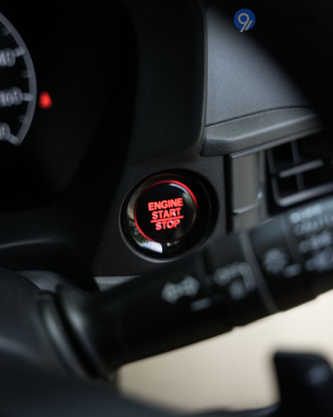 Dashboard & Front Cabin - 13