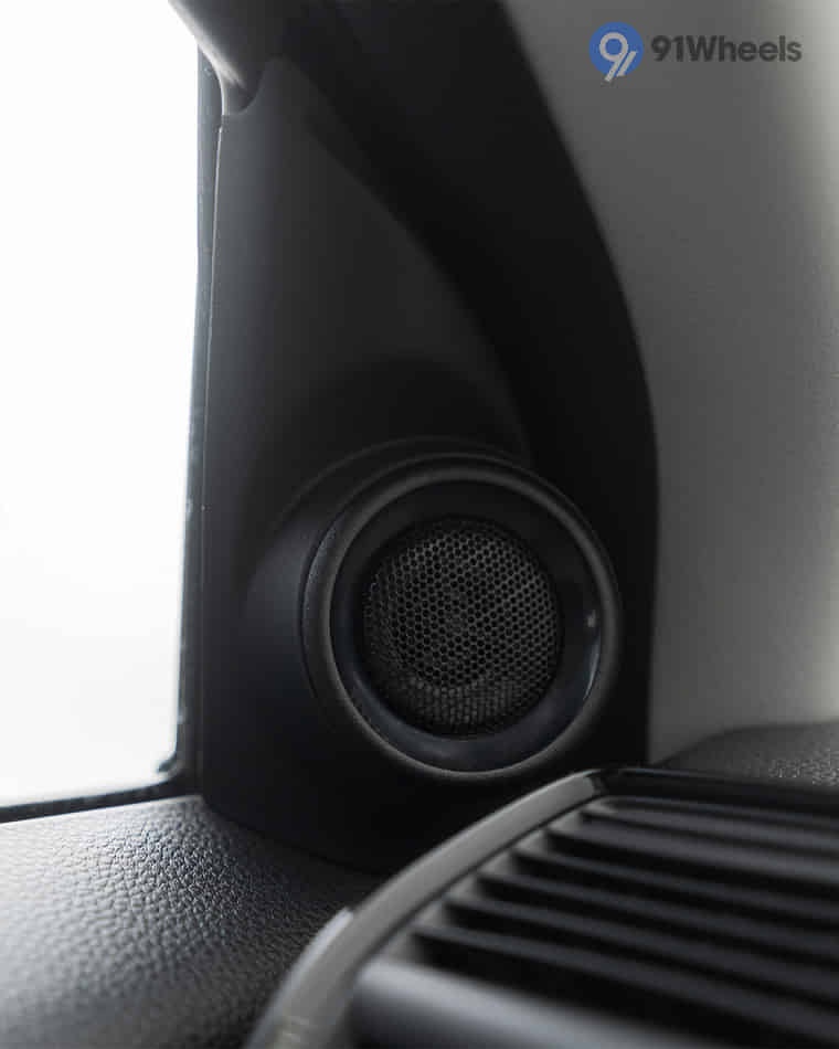 Infotainment & Charging - 5