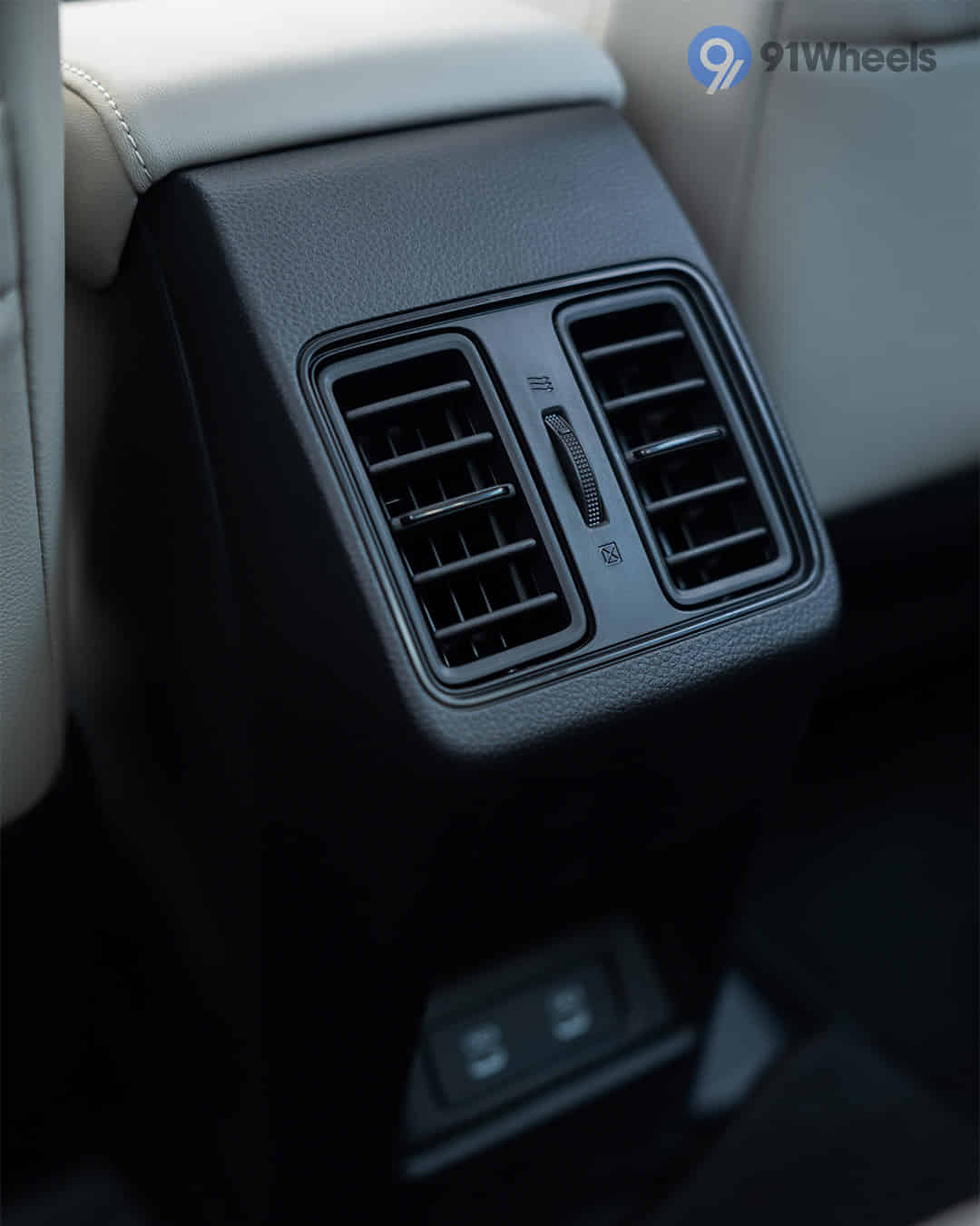 Rear Row Air Vents Rear Row Air Vents