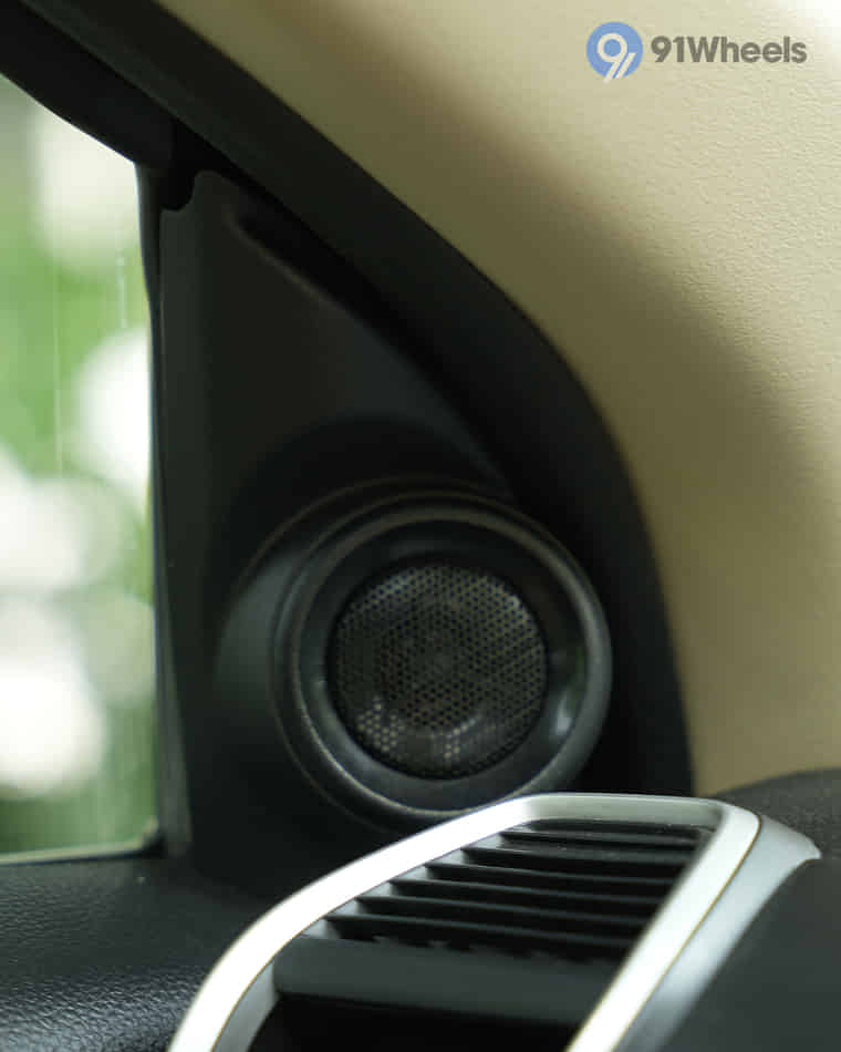 Infotainment & Charging - 3