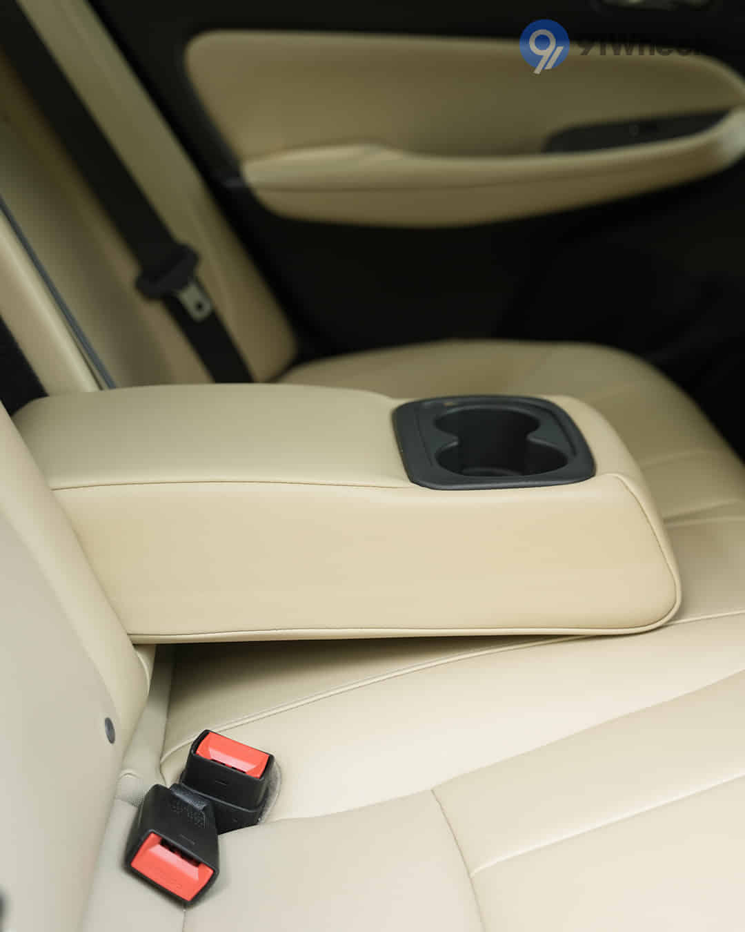 Rear Centre Arm Rest