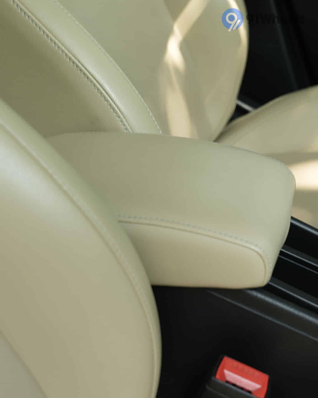 Front Centre Arm Rest