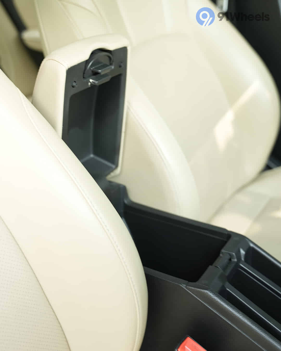 Front Centre Arm Rest Storage
