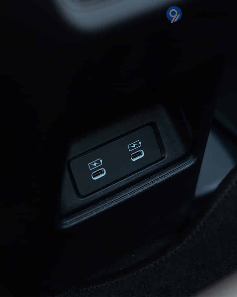 Infotainment & Charging - 3