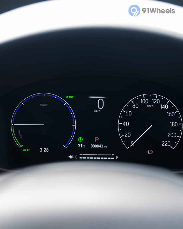 Dashboard & Front Cabin - 3