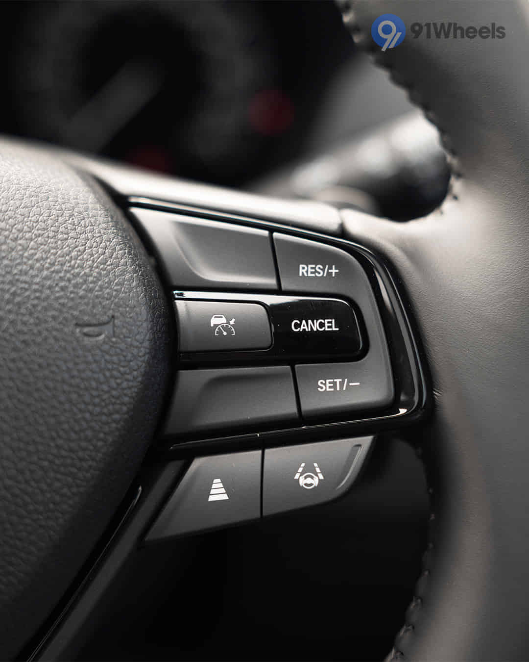 Right Steering Mounted Controls Right Steering Mounted Controls