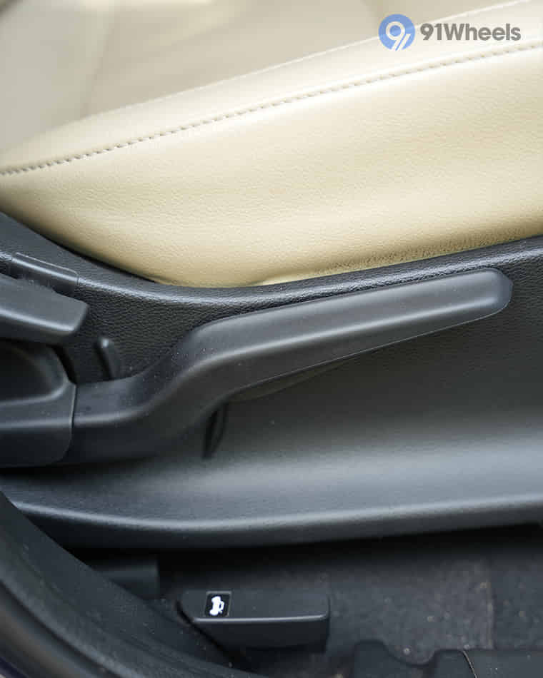 Seats & Cabin Comfort - 9