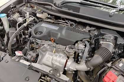 Honda CR-V 2WD Diesel AT Engine Bay