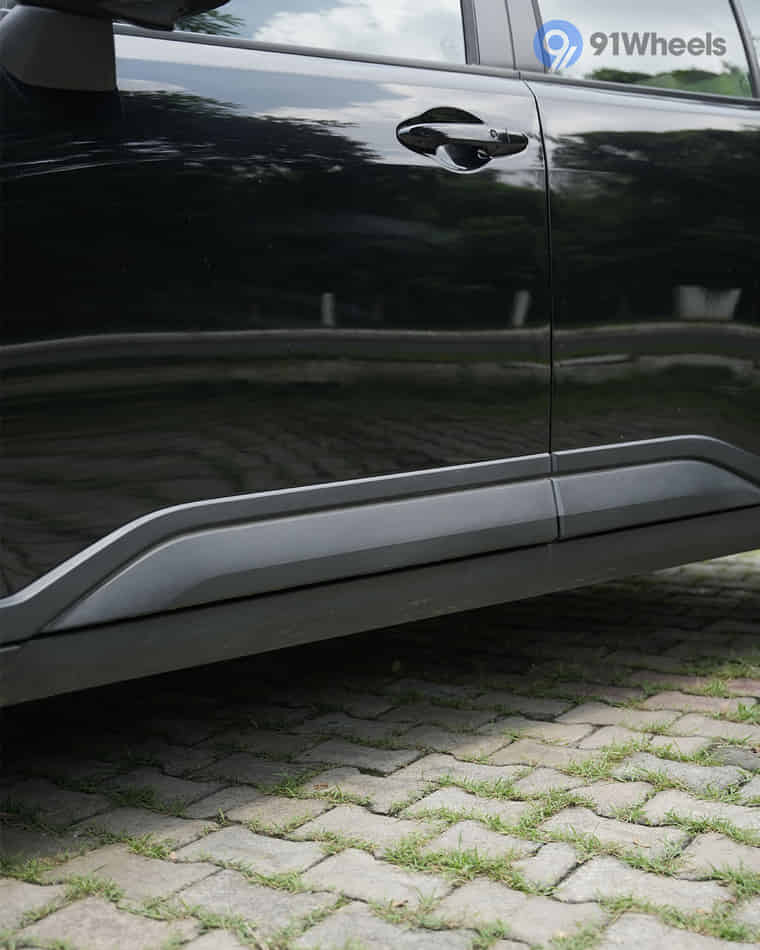 Dashboard & Front Cabin - 17