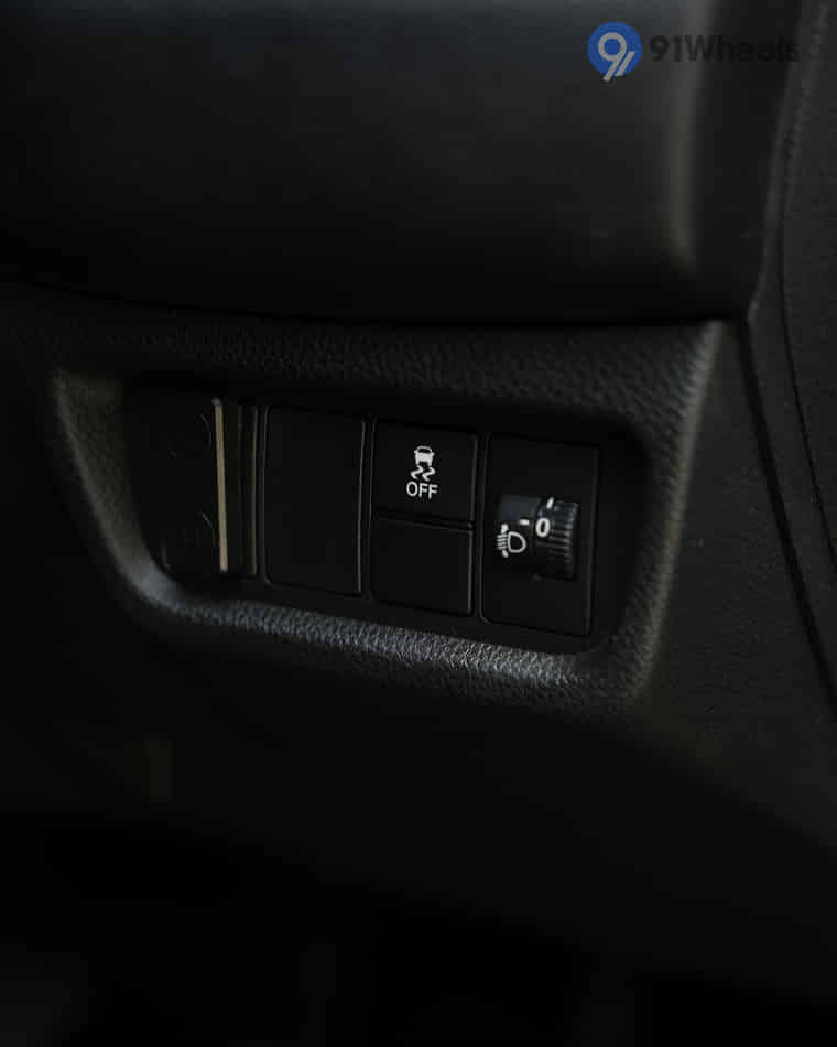 Dashboard & Front Cabin - 1