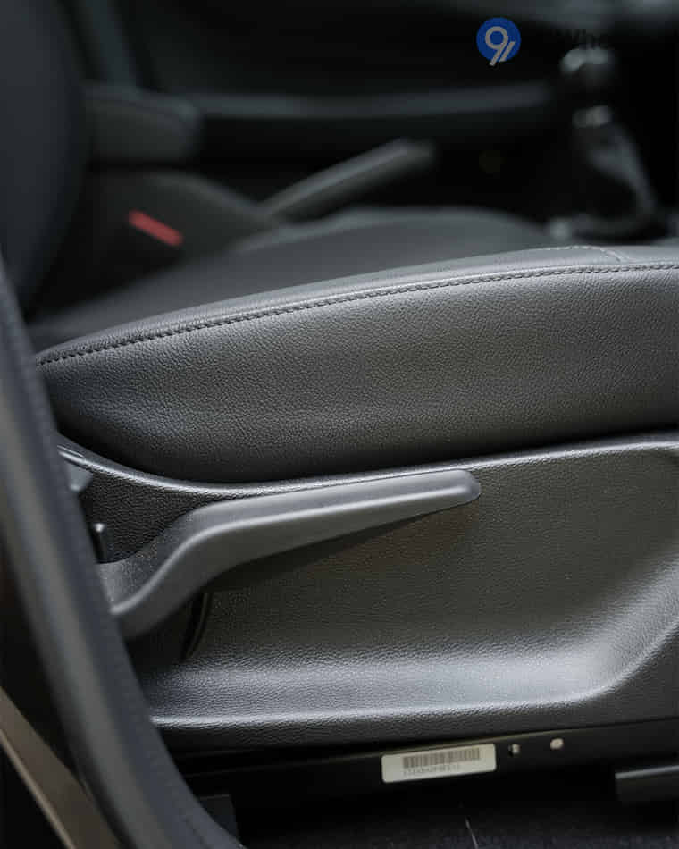 Seats & Cabin Comfort - 10