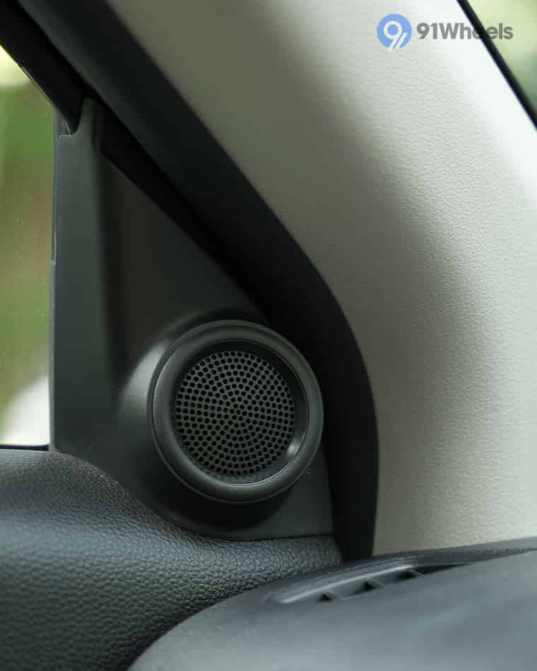 Infotainment & Charging - 3