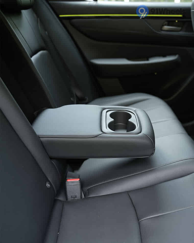 Seats & Cabin Comfort - 8