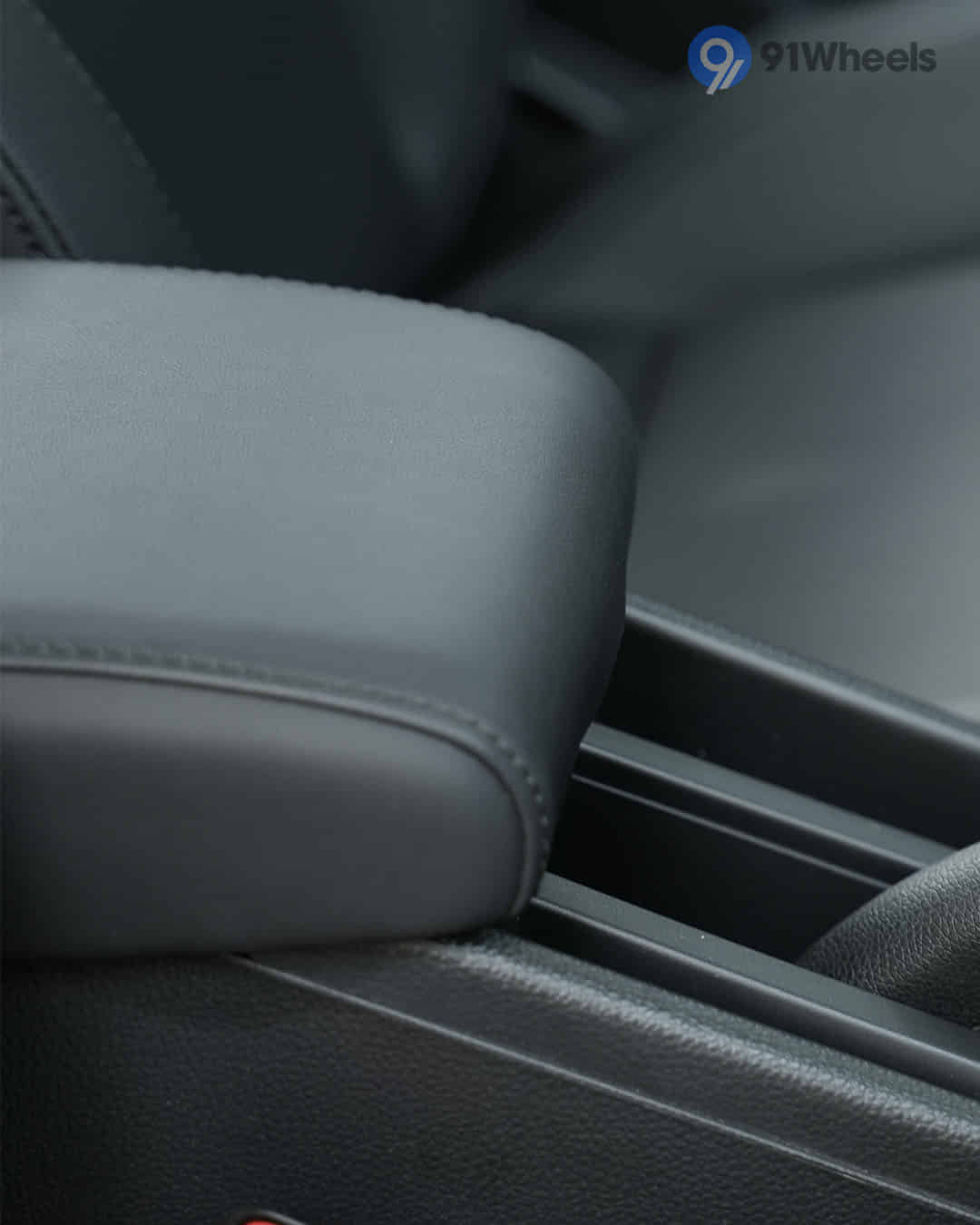 Front Centre Arm Rest