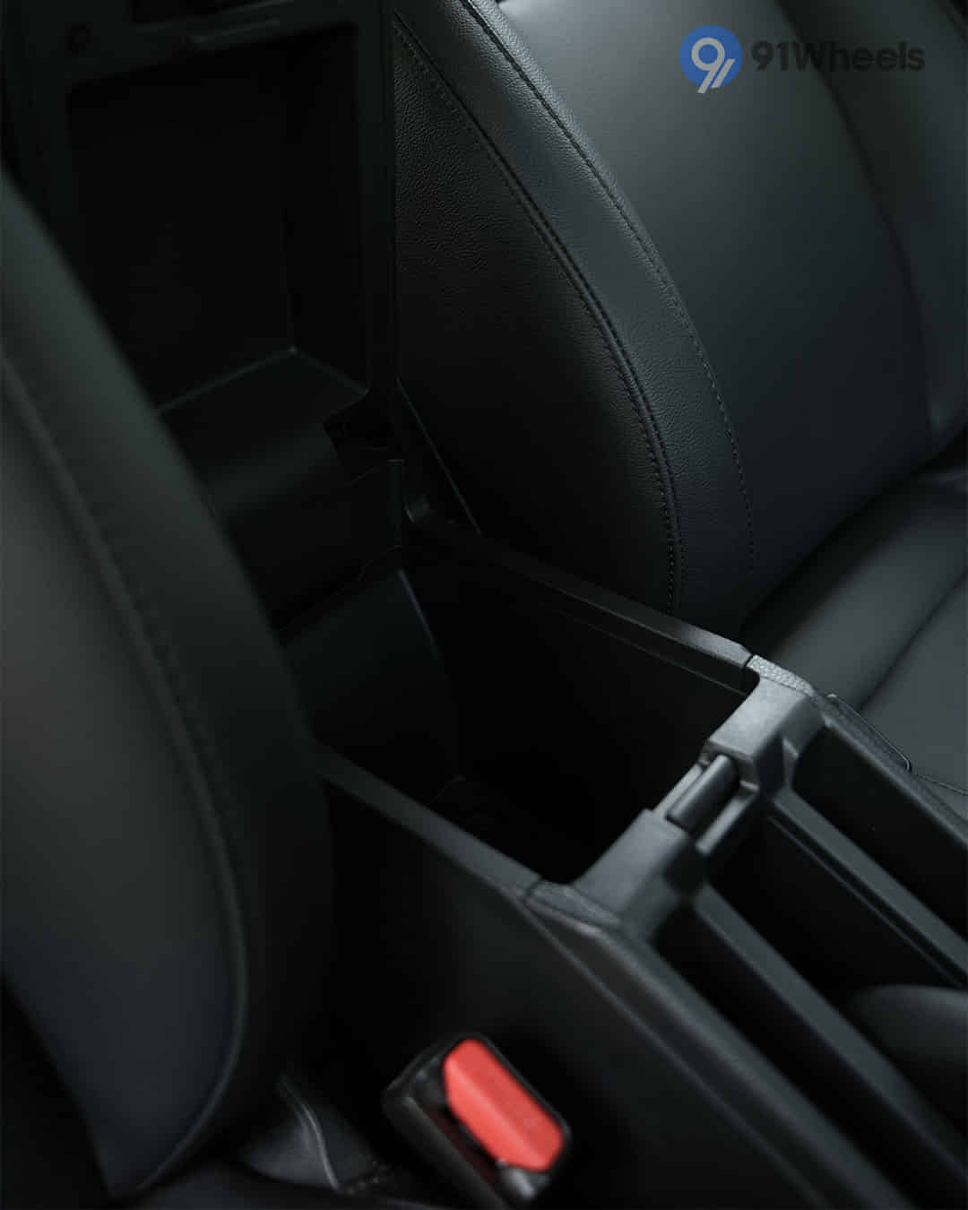 Front Centre Arm Rest Storage