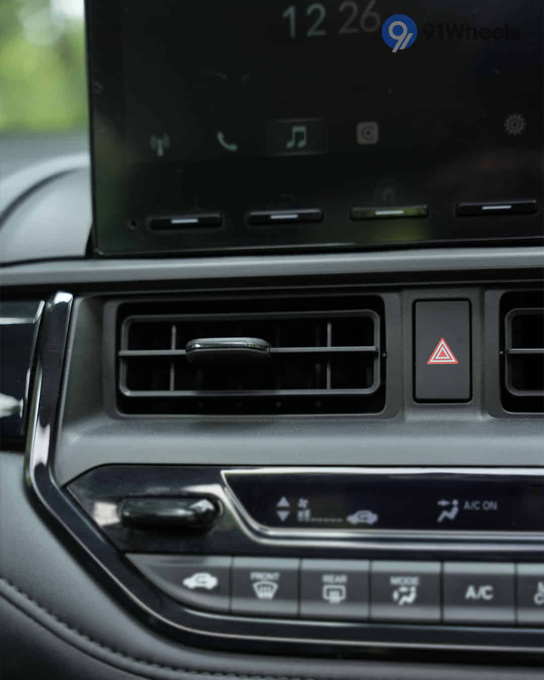 Front Centre Air Vents