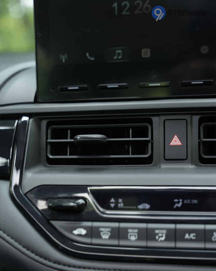 Dashboard & Front Cabin - 3