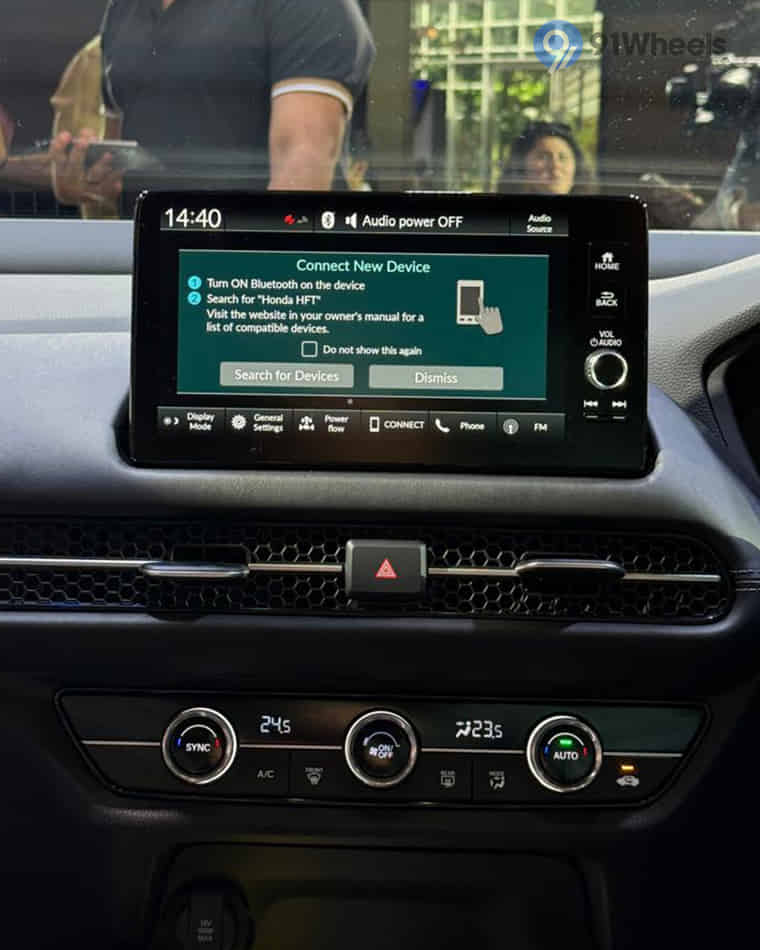 Infotainment & Charging - 1 Infotainment & Charging - 1