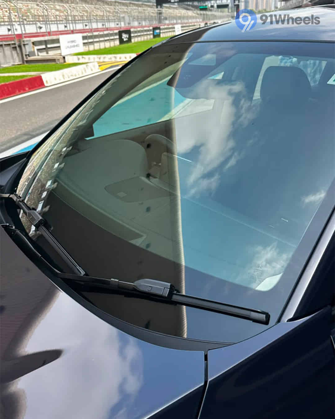 Front Windshield / Windscreen Front Windshield / Windscreen