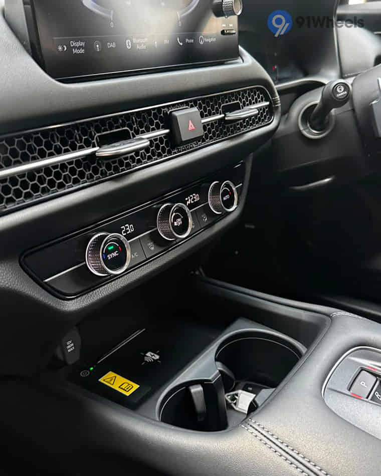 Dashboard & Front Cabin - 5 Dashboard & Front Cabin - 5