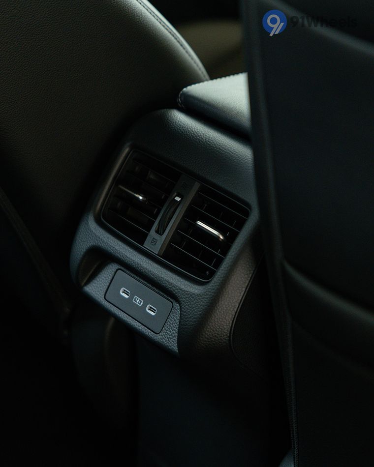 Infotainment & Charging - 4 Infotainment & Charging - 4
